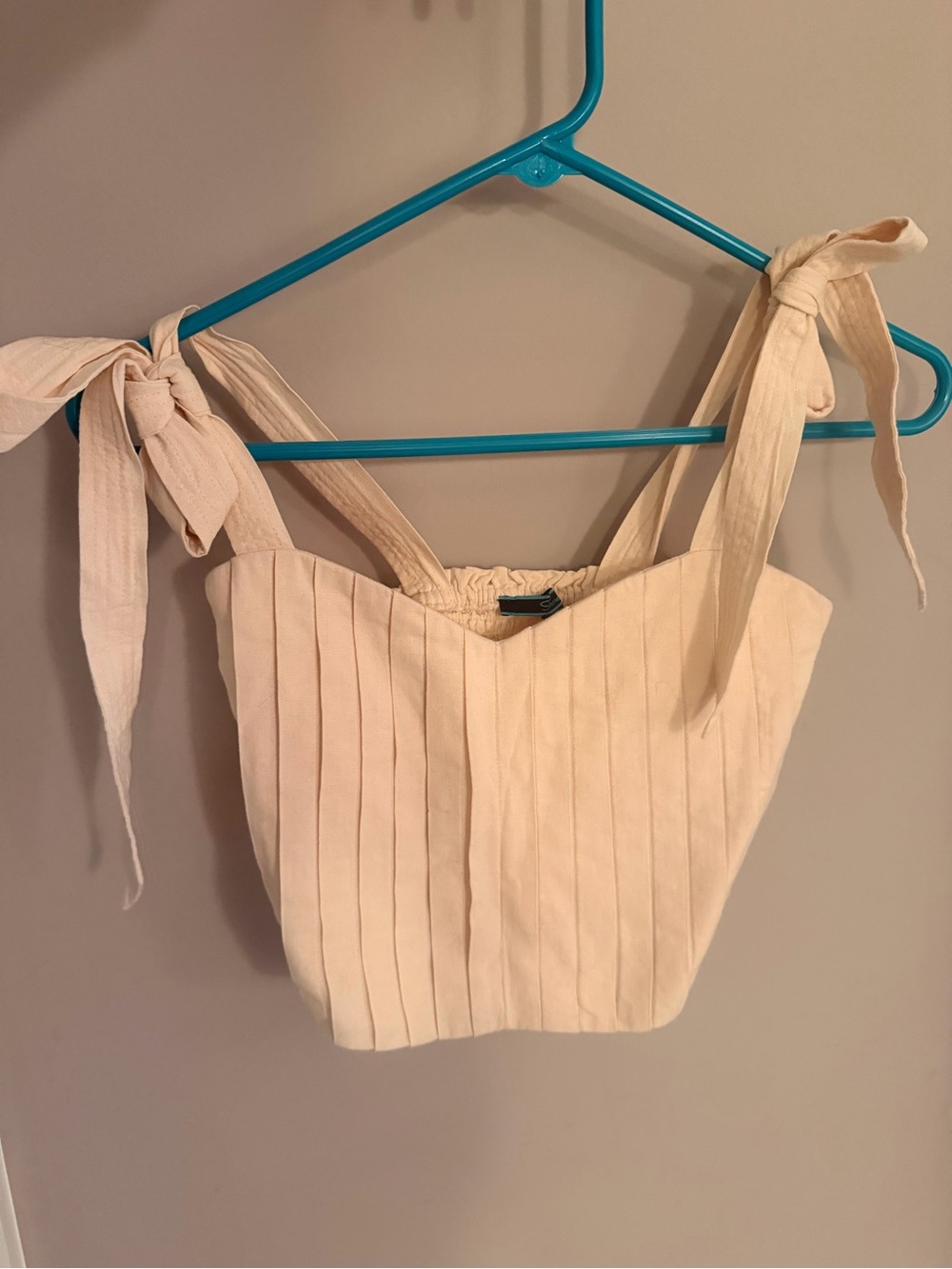 Shore Tie-Shoulder Cream Pleated Cropped Top